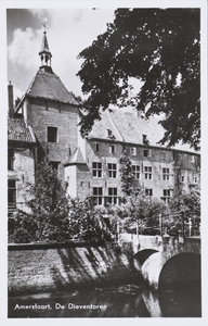 130697 Gezicht op de Dieventoren (Muurhuizen 97) te Amersfoort, vanaf de Zuidsingel.